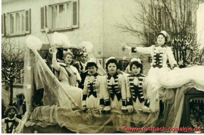 1955 Prinzenwagen beim Rosenmontagszug : Prinz Günter Weber und Prinzessin Maria Rosa Michel
