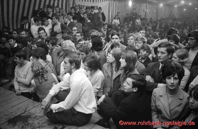 1968 Viele Zuschauer beim Rock'n Roll Wettbewerb in Rohrbach