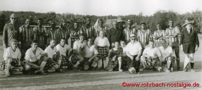 Die beiden Teams vor Spielbeginn