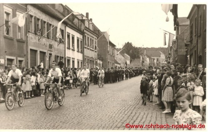 Festlich geschmückte Kaiserstraße