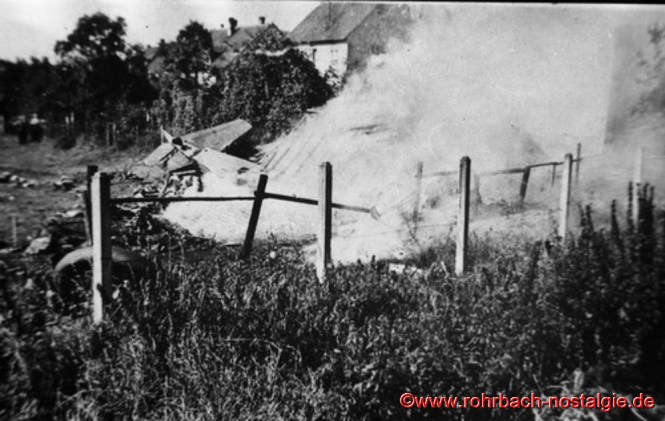 Das brennende Flugzeugwrack