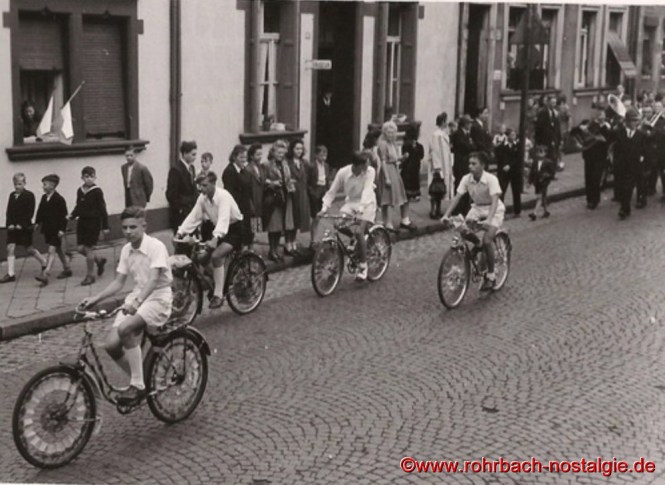 Radfahrer vom Verein "Siegeskranz"