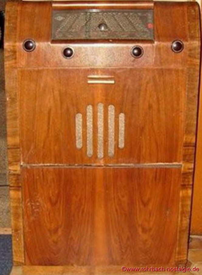 Im Jahre 1951 bringt die Firma JOBA ihren ersten Musikschrank mit Plattenspieler auf den Markt