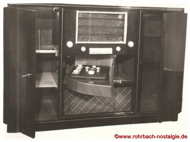 Musikschrank JOBA Modell " Präsident " mit einem Tefifon, zum Abspielen von Schallbandkasetten, die wie Schallplatten mit einer Nadel abgespielt werden kann