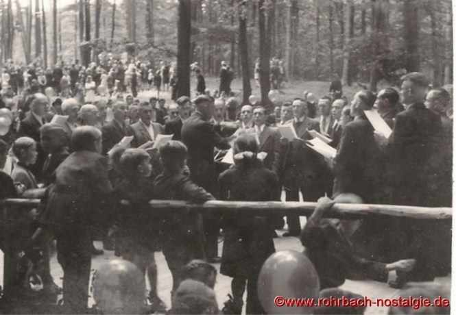  Auch der Werkschor der Firma Heckel erfreut die Besucher