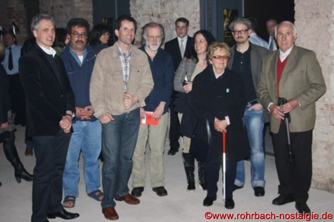 Anlässlich des 25. Jazz-Festivals erscheinen Freunde und die gesamte Familie von Jörg Jacob. Unser Foto zeigt von links: Frank Jacob (Bruder), Razoul Engel, Christian Tussing (Schwager), Wolfgang Kraus, Claudia Tussing (Schwester), Elfriede Jacob (Mutter), Gregor Weber (Schauspieler) und Heinz Jacob (Vater) 1986 waren einige junge Jazzenthusiasten auf die Idee gekommen, im