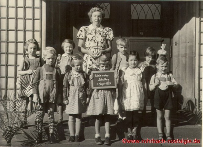1953 Einschulungsjahrgang 1947 mit Lehrerin Frau Annemarie Höhn