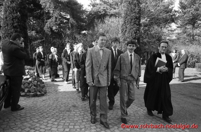 1987 Konfirmation in Rohrbach mit Pfarrer Wittlich