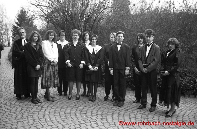 1991 Die Konfirmanden mit Pfarrer Wittlich