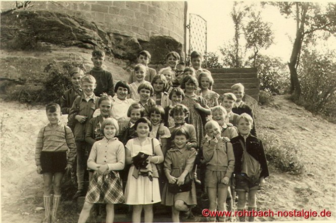 Um 1955 Wandertag an die Kirkeler Burg
