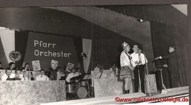 1965 Operettenabend mit dem Kirchenchor unter dem Motto "Schwarzwaldmädel". Hauptakteure waren "Schwarzwaldmädel" Anita Schwarz und Günter Weiland