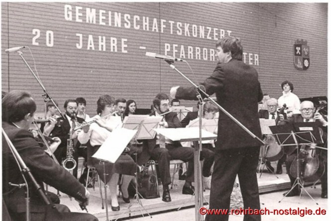 1983 feiert das Pfarrorchester in der Rohrbachhalle seinen 20. Geburtstag mit einem Gemeinschaftskonzert