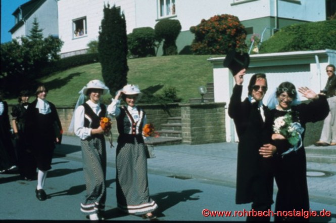 Hochzeit früher (gestaltet von der Kolpingfamilie Rohrbach) .Der Bräutigam Jürgen Stolz (Bienche) und die Braut Beate Hammann