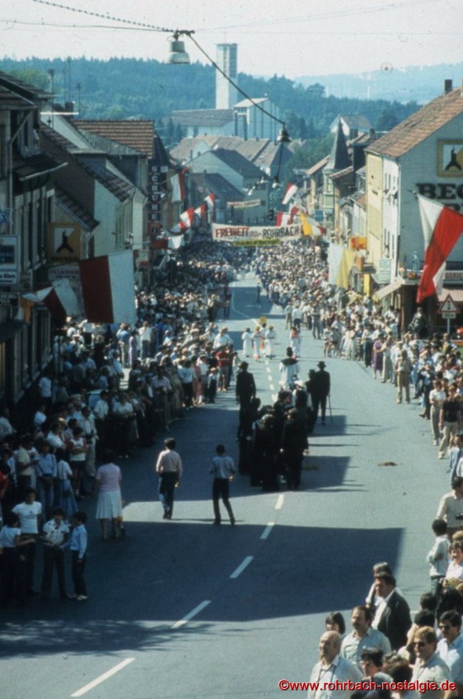 Blick vom Gasthaus Zur Post (Glasersch Wirtschaft) auf die Festmeile Kaiserstraße