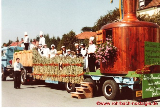 Stampeswagen mit Riesenstampesstößer (gestaltet von der Kolpingfamilie Rohrbach und Firma Gebrüder Stolz). Ganz links auf dem Foto : Hans Wilhelmi