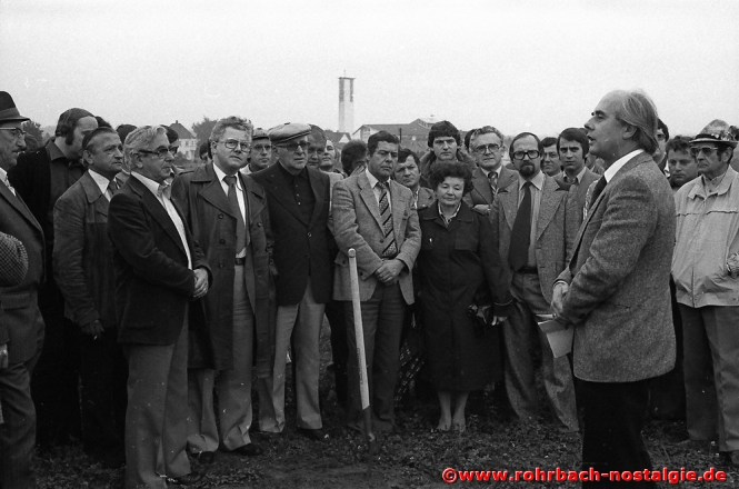 Am 9. September 1978 erfolgt der Spatenstich zum Sportheim in den Königswiesen