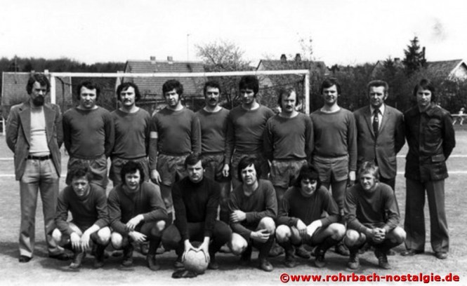 Die 2. Mannschaft des Sportverein Rohrbach wurde in der Saison 1975-76 Meister in der B-Klasse Bliestal. Auf dem Foto stehend von links: Trainer Manfred Hölzer, Horst Schwarz, Albert Noll, Hans-Peter Reinke, Franz Unbehend, Rainer Busch, Werner Soika, Helmut Kazmirek, Betreuer Emil Brettenmeier, Karl Abel. Kniend von links: Stefan Theodor, Alexander Schweitzer, Klaus Bettinger, Otto Müller, Werner Friedrich und Wolfgang Fickinger