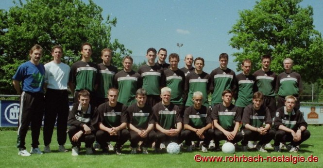 2000 Die 1. Mannschaft mit Trainer Raimund Heß
