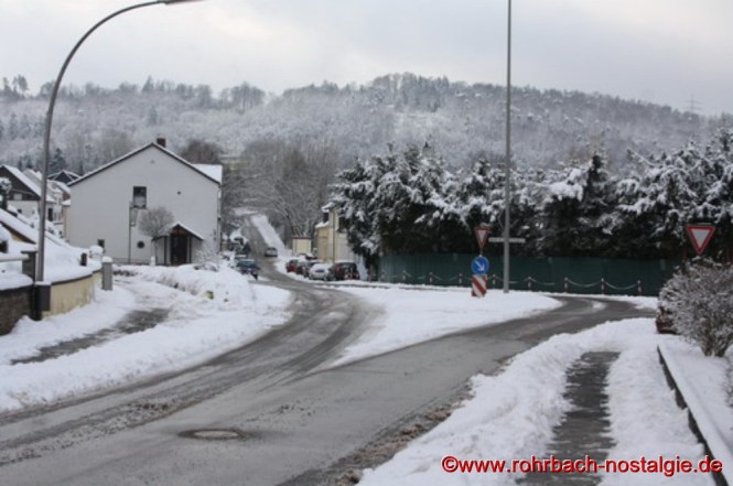 Blick in die Bahnhofstraße Richtung Kreuzung Hasseler Straße - Umgehungsstraße Im Stegbruch