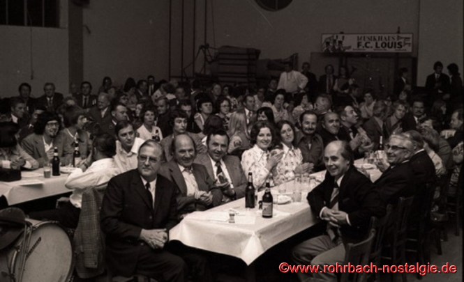 Um 1975 Prominente Zuhörer beim Herbstkonzert in der TG Turnhalle