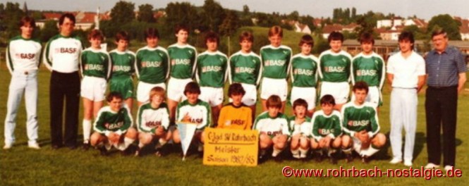 Saison 1982/83 - C-Jugendmannschaft Meister der Kreisliga und Aufsteiger in die Bezirksliga Nordost. Unsere Aufnahme zeigt stehend von links: Trainer Frank Gries, Betreuer Klaus Stumpf, Peter Schaar, Thomas Klam, Martin Wunn, Patrick Stumpf, Bernd Dusemond, Olaf Hanser, Michael Mann, Heiko Stief, Christoph Mack, Patrick Klam,Co-Trainer Jörg Albert, Jugendleiter Kurt Hussong. Kniend von links: Rainer Schulz, Stefan Schwaab, Thomas Wunn, Davut Saglam, Thomas Erbelding, Patrick Sammel, Andreas Menzner und Andreas Becker