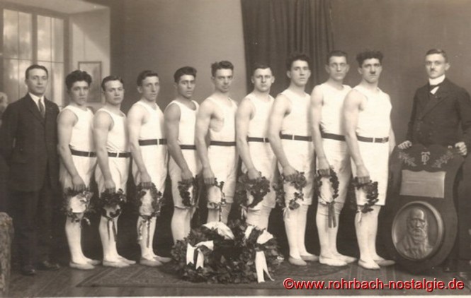 Um 1925 - Die Männerriege der TG Rohrbach