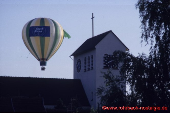 Ein Heißlufballon an der Christuskirche