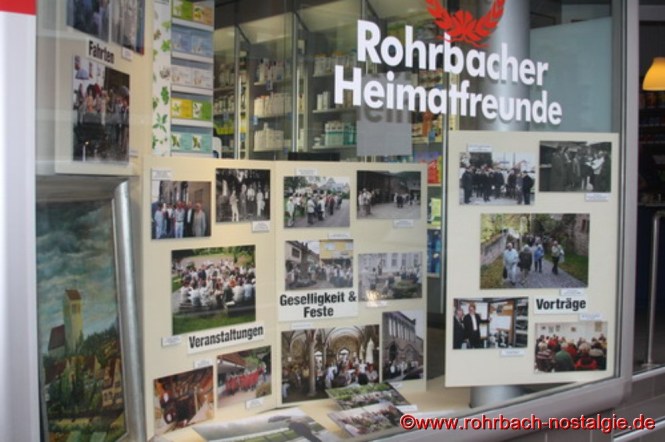 Im Schaufenster der Rohrbach Apotheke von Christoph Dahlem ist zur Zeit eine Fotoausstellung über "30 Jahre Heimatfreunde Rohrbach" zu sehen