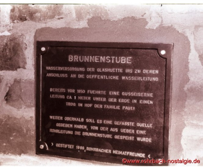 Die von den Rohrbacher Heimatfreunden gestiftete Tafel an der Brunnenstube
