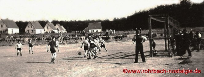 Um 1938 - Fußballspiel auf dem Sportplatz auf der Siedlung