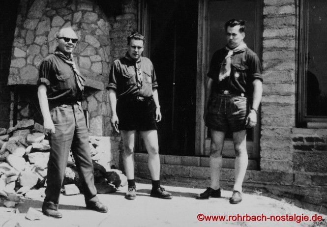 Der saarländische Landesfeldmeister Albert Rottorf (li) und der Bundesfeldmeister des BDP Jochen Senft (re) besichtigen das Theodor-Jansen-Heim