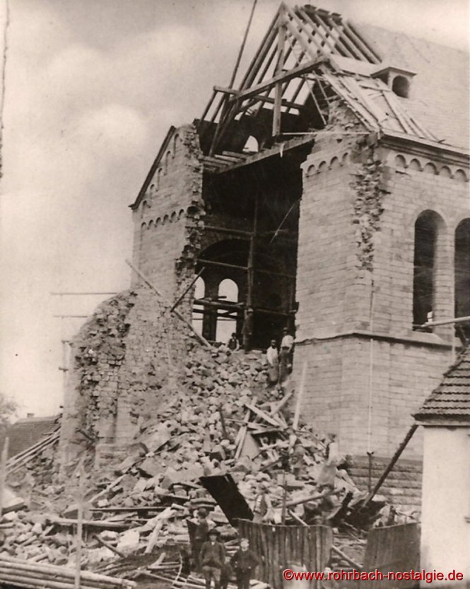 1892 – Am 16. Oktober morgens um 6 Uhr stürzt der Kirchturm ein