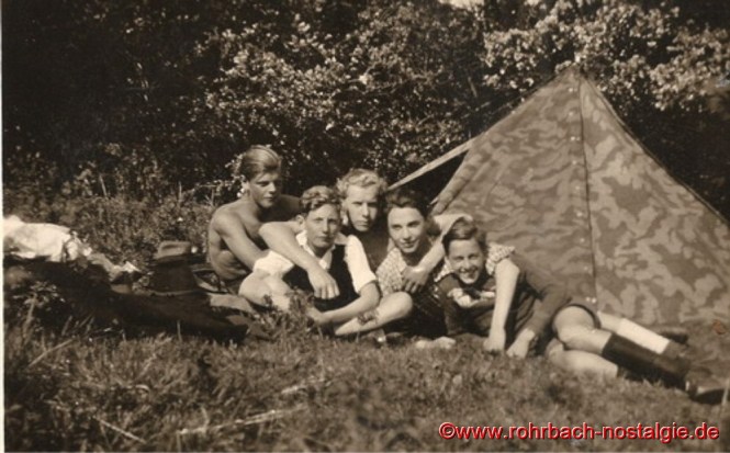 1949 – Pfingstlager am Tholeyer Schaumberg. Auf dem Foto von links: Theo Klam – Werner Kessler – Werner Michaeli – Franz Schaar – Josef Backes