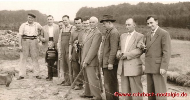 Spatenstich durch das älteste Mitglied des Vereins Josef Klam am 24. September 1960