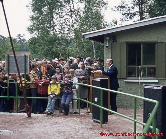 Der Rohrbacher Bürgermeister Walter Bettinger begrüßt die zahlreichen Gäste