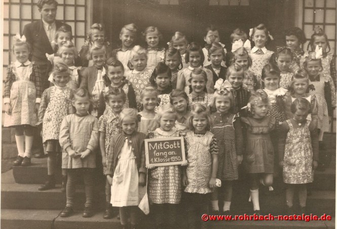 1950 Die Mädchen des Geburtsjahrganges 1944 mit Lehrer Josef Jochum
