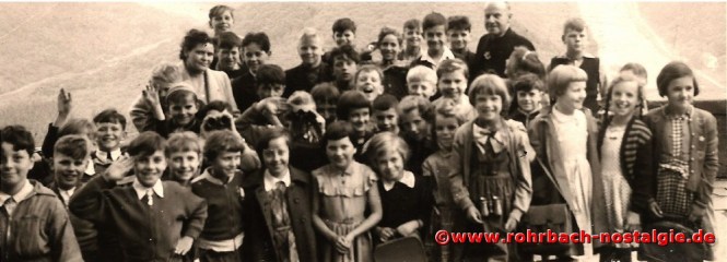 1955 Klassenausflug an die Saarschleife mit Frau Else Jakob und Pfarrer Johannes Drauden
