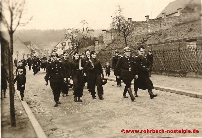 Im Gleichschritt Marsch im Puhl (Jugendheimstraße)