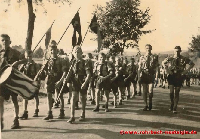 Marsch mit Gesang Richtung Hassel