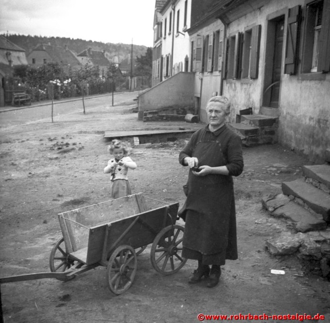 Um 1940 Helga Jank geb. Klam mit ihrer Oma Elisabeth Klam