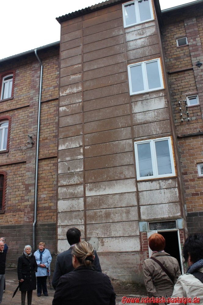1954 wird dieser Treppenturm im Hof angebaut