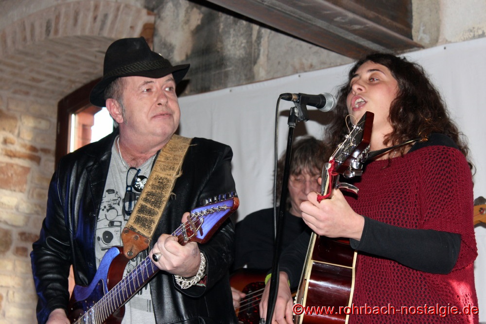 Privatkonzert von dem bekannten polnischen Lyrikerr und Musiker Jacek Telus (Bruder von Dr. Magdalena Telus) und der spanischen Sängerin Gemma Navarra