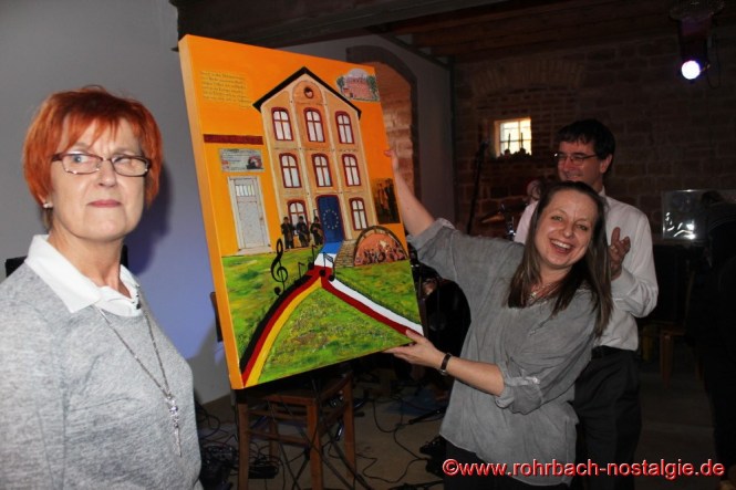 2017 Anlässlich des Konzertes des polnischen Gitarristen Leszek Cichonski übergibt die Rohrbacher Malerin Doris Abel ein Gemälde der Rohrbacher Mühle an die Besitzer Dr. Magdalena Telus und Dr. Andreas Meiser. Auf dem Foto links : Der Rohrbacher Hobbydichter Günter Jung, der das Gemälde mit einem Gedicht über die Mühle, das Gemälde ausgeschmückt hat