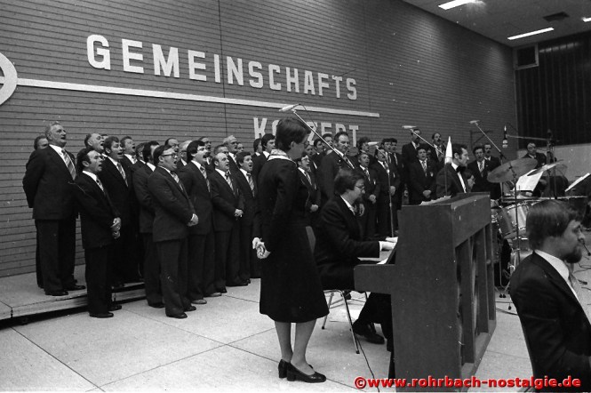 1978 Der Männerchor beim Gemeinschaftskonzert mit dem Pfarrorchester