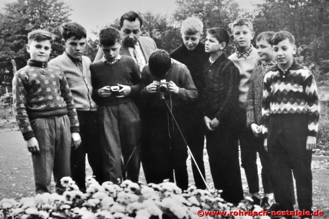 1965 Fotokurs mit Albert Senzig. Auf dem Foto von links: Herbert Jakobs, Berthold Wadle, Otto Quien, Albert Senzig, Unbekannt, Michael Wagner, Rudi Hussong, Franz Josef Liebl, Wolfgang Kraus und Peter Rohe