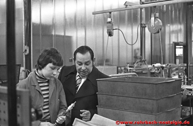 1979 Albert Senzig besucht einen seiner Schüler, der bei der Firma Festo ein Betriebspraktikum absolviert