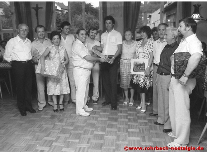 1983 Pfarrgemeinderatsvorsitzender Albert Senzig verabschiedet mit den Pfarrgemeinderäten von St. Konrad und St. Johannes, Kaplan Norbert Leiner