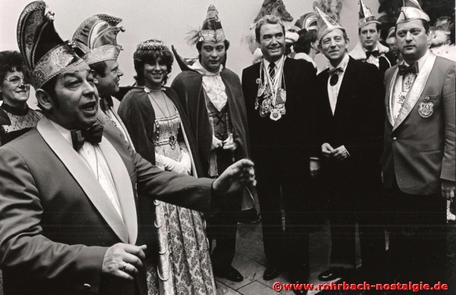 1984 Albert Senzig mit dem Rohrbacher Prinzenpaar Monika I. und Georg I. von den Stampessen, bei der Narrenschau in Saarbrücken mit Ministerpräsident Werner Zeyer in der Staatskanzlei. Rechts auf dem Foto der Präsident der Rohrbacher Stampesse, Hans Joachim Stumpf