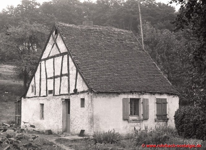 Nur das Wohnhaus mit drei Zimmern bleibt von der ersten Gastwirtschaft auf dem Glashütterhof bestehen Standort ist der heutige Parkplatz am Glashütterhof