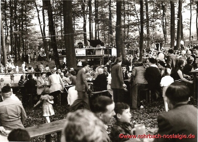 1955 Das beliebte Heckel Waldfest in der Au, nahe dem Bahnwärterhäuschen der Familie Bergsträßer